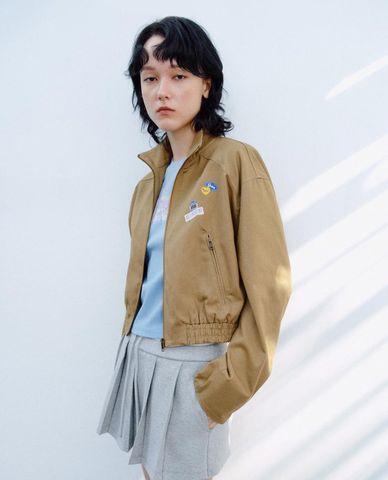  URBAN REVIVO - Áo khoác croptop nữ cổ trụ tay dài 