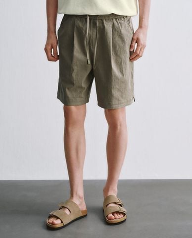 URBAN REVIVO - Quần short nam ống rộng lưng thun 