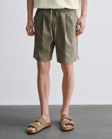  URBAN REVIVO - Quần short nam ống rộng lưng thun 