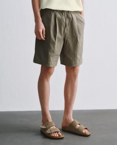  URBAN REVIVO - Quần short nam ống rộng lưng thun 