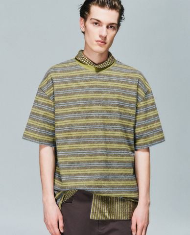  URBAN REVIVO - Áo thun nam cổ tròn tay ngắn kẻ sọc 