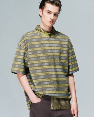  URBAN REVIVO - Áo thun nam cổ tròn tay ngắn kẻ sọc 