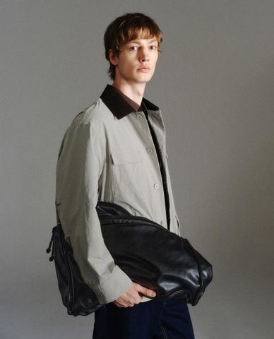  URBAN REVIVO - Áo khoác sơ mi nam tay dài phối túi hộp 