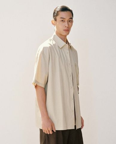  URBAN REVIVO - Áo sơ mi nam tay ngắn túi hộp phối phụ kiện 