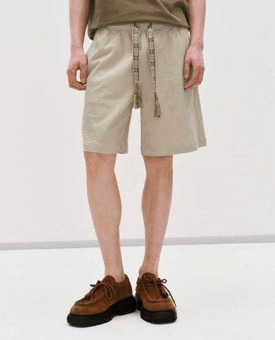  URBAN REVIVO - Quần short nam ngang gối lưng thun dây rút 