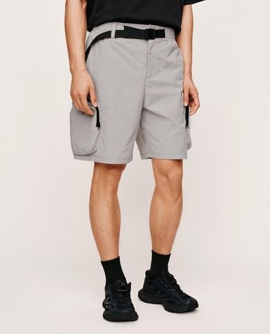  URBAN REVIVO - Quần short nam ống rộng túi hộp cá tính 