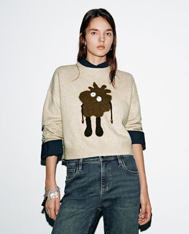  URBAN REVIVO - Áo dệt kim nữ cổ tròn tay dài thêu họa tiết 