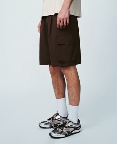  URBAN REVIVO - Quần short nam ống rộng lưng thun 