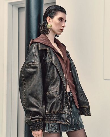  URBAN REVIVO - Áo khoác da nữ tay dài phối mũ cá tính Vegan Leather 