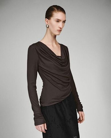  URBAN REVIVO - Áo kiểu nữ cổ đổ tay dài phom ôm 