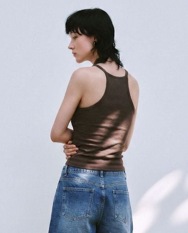  URBAN REVIVO - Áo hai dây nữ thêu chữ phom ôm 