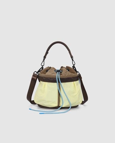  URBAN REVIVO - Túi rút dây nữ hình trụ phối màu độc đáo 