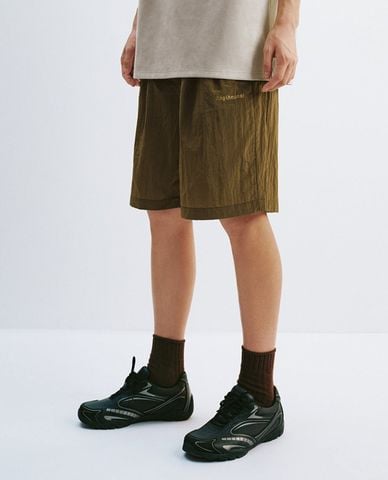  URBAN REVIVO - Quần short nam ống rộng lưng thun 