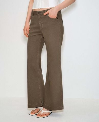  URBAN REVIVO - Quần jeans nữ ống loe cạp vừa 