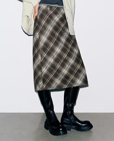  URBAN REVIVO - Chân váy chữ A midi kẻ caro 