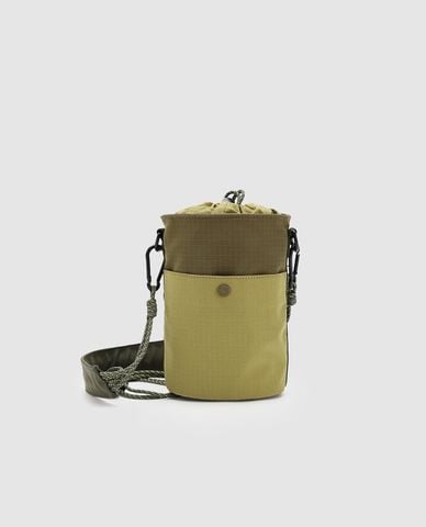  URBAN REVIVO - Túi đeo chéo nam hình trụ dây rút 