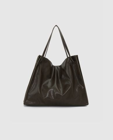  URBAN REVIVO - Túi đeo vai nữ hình thang phối charm kim loại 