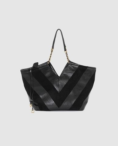  URBAN REVIVO - Túi tote nữ họa tiết chữ V phối dây xích 