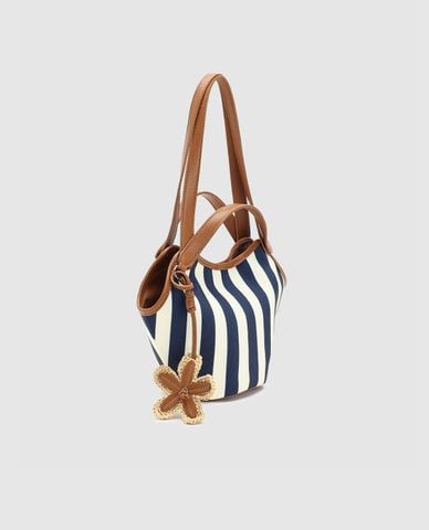  URBAN REVIVO - Túi đeo vai nữ kẻ sọc phối charm hoa 