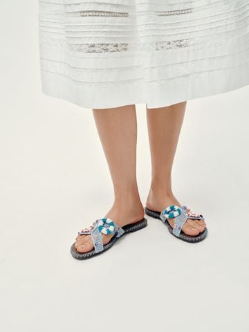  URBAN REVIVO - Dép nữ quai ngang đính charm 