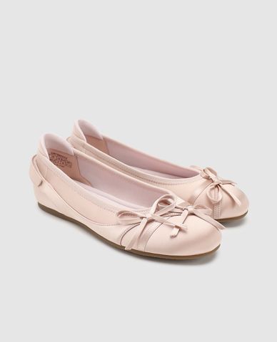  URBAN REVIVO - Giày búp bê nữ đế bệt phối nơ 