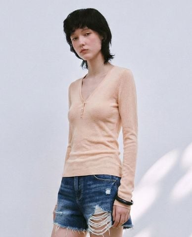  URBAN REVIVO - Áo dệt kim nữ cổ V tay dài phom ôm 