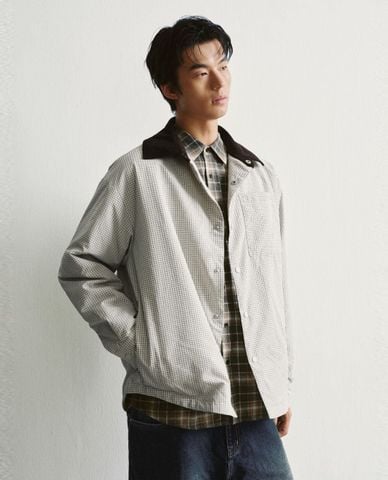  URBAN REVIVO - Áo khoác sơ mi nam phối cổ tương phản 