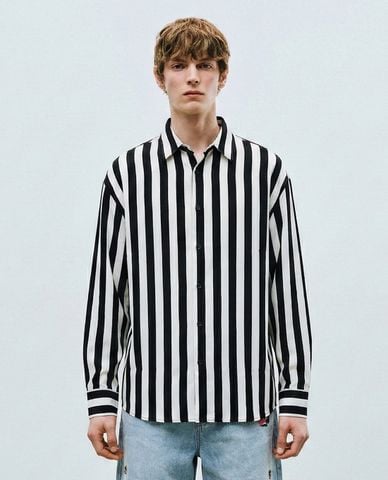  URBAN REVIVO - Áo sơ mi nam cổ bẻ tay dài kẻ sọc 