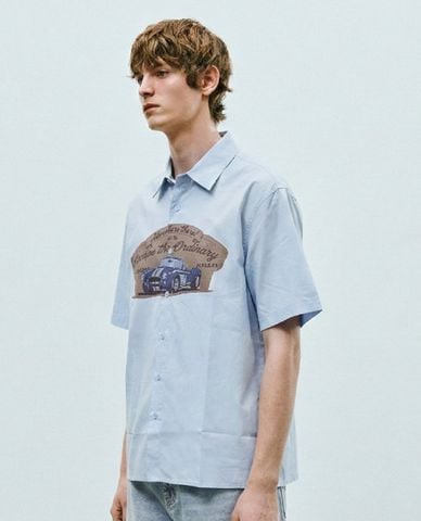  URBAN REVIVO - Áo sơ mi nam tay ngắn in họa tiết 