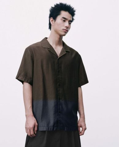  URBAN REVIVO - Áo sơ mi nam cổ bẻ tay ngắn phối màu 