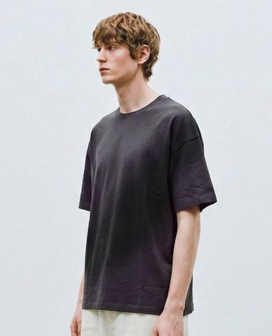  URBAN REVIVO - Áo thun nam cổ tròn tay ngắn trẻ trung 