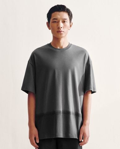  URBAN REVIVO - Áo thun nam cổ tròn tay ngắn loang màu 
