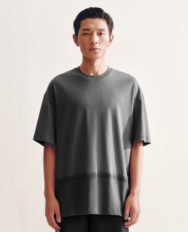  URBAN REVIVO - Áo thun nam cổ tròn tay ngắn loang màu 