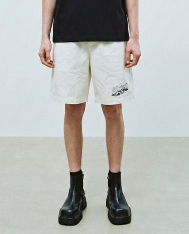  URBAN REVIVO - Quần short nam ống rộng in họa tiết 