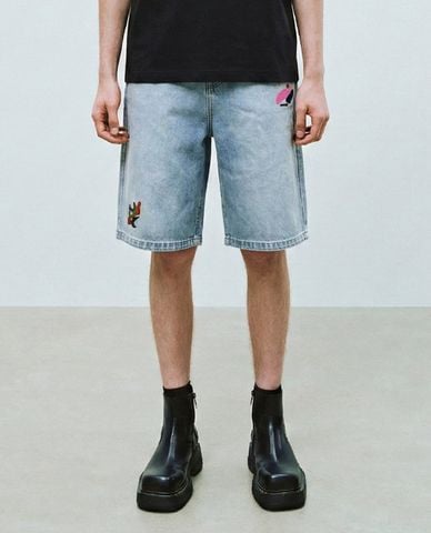  URBAN REVIVO - Quần short jeans nam ống rộng phối họa tiết 