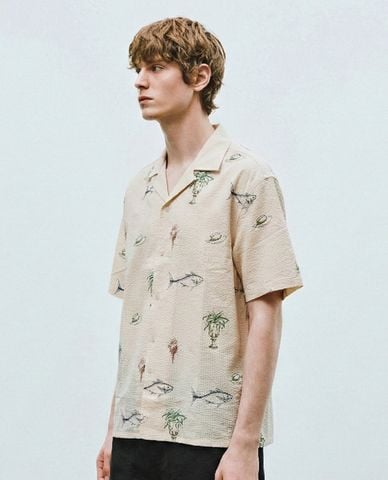  URBAN REVIVO - Áo sơ mi nam cổ bẻ tay ngắn phối họa tiết 