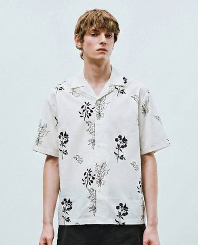  URBAN REVIVO - Áo sơ mi nam cổ bẻ tay ngắn phối họa tiết 