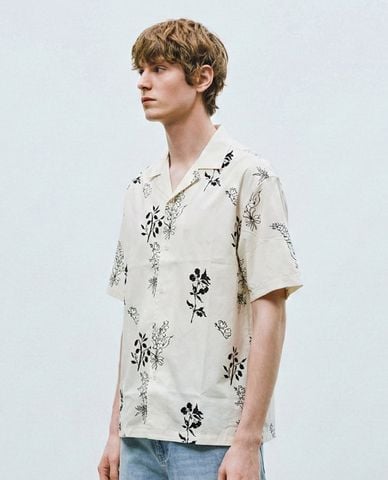  URBAN REVIVO - Áo sơ mi nam cổ bẻ tay ngắn phối họa tiết 