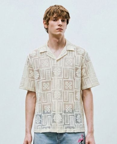  URBAN REVIVO - Áo sơ mi nam cổ bẻ tay ngắn xuyên thấu 