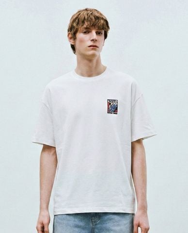  URBAN REVIVO - Áo thun nam cổ tròn tay ngắn in hình 