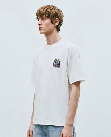  URBAN REVIVO - Áo thun nam cổ tròn tay ngắn in hình 