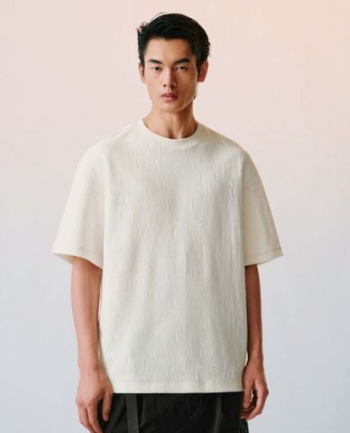  URBAN REVIVO - Áo thun nam cổ tròn tay ngắn 