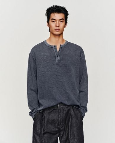  URBAN REVIVO - Áo thun nam cổ henley tay dài 