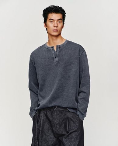 URBAN REVIVO - Áo thun nam cổ henley tay dài 