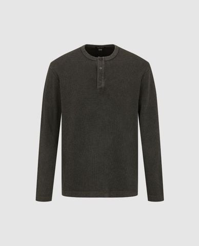  URBAN REVIVO - Áo dệt kim nam cổ tròn tay dài phối khuy 