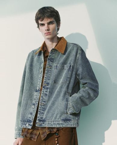  URBAN REVIVO - Áo khoác denim nam tay dài phối túi 