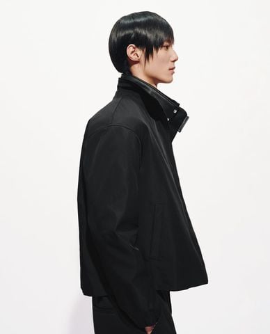  URBAN REVIVO - Áo khoác thể thao nam cổ cao khóa kéo 