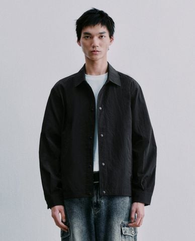  URBAN REVIVO - Áo khoác sơ mi nam cổ bẻ tay dài cá tính 