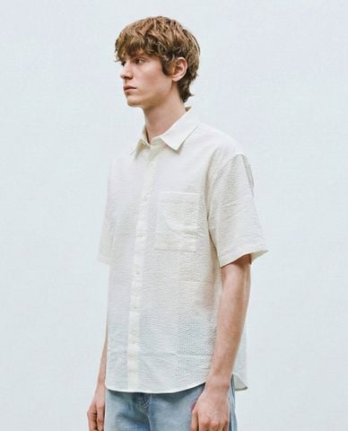  URBAN REVIVO - Áo sơ mi nam cổ bẻ tay ngắn thanh lịch 