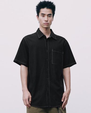  URBAN REVIVO - Áo sơ mi nam cổ bẻ tay ngắn chỉ nổi 